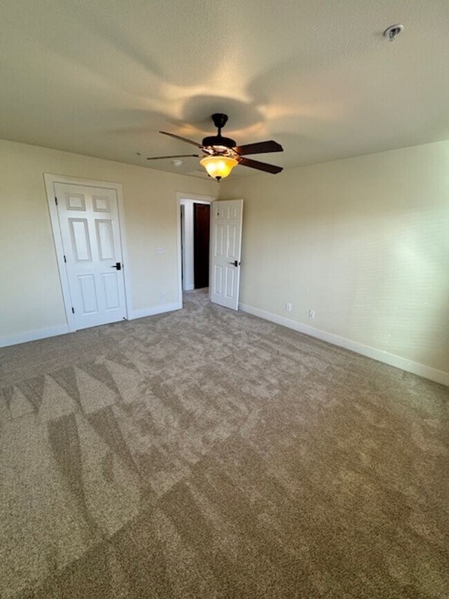 Building Photo - Upscale Modern 4 Bed | 2.5 Bath – Yard Maintenance Included | 2,271 Sq Ft | Prime Location