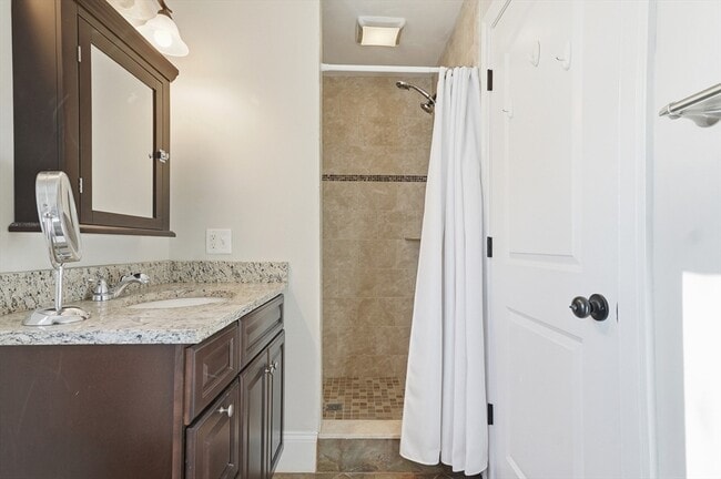 Building Photo - 597 Sea St