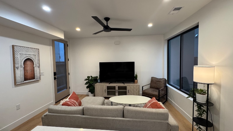 Building Photo - 3433 Lawrence St