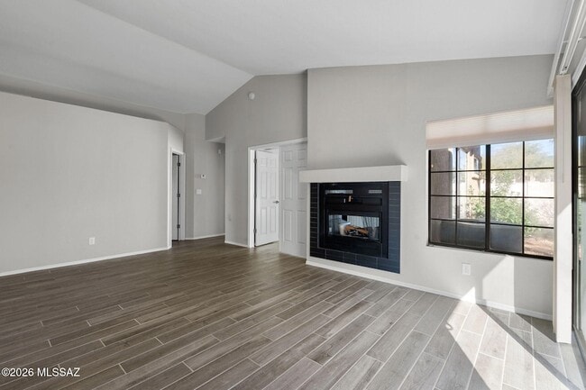 Building Photo - 321 E Fieldcrest Ln