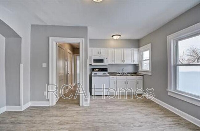 Primary Photo - 412 N Bradley Ave