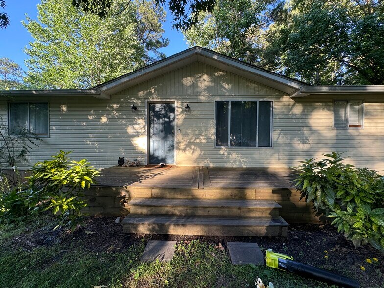 Building Photo - 4304 Bradley Dr