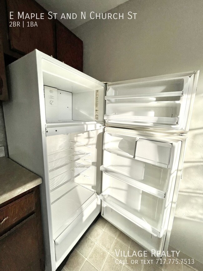 Building Photo - 361 E Maple St