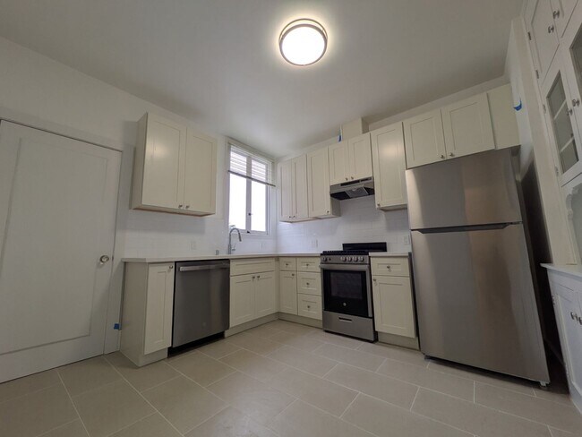 Building Photo - 1119Dol