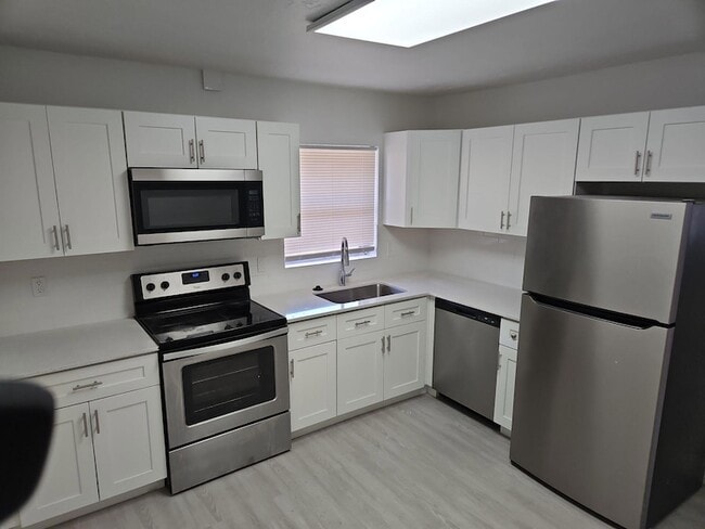 Building Photo - 815 Dundas Ct