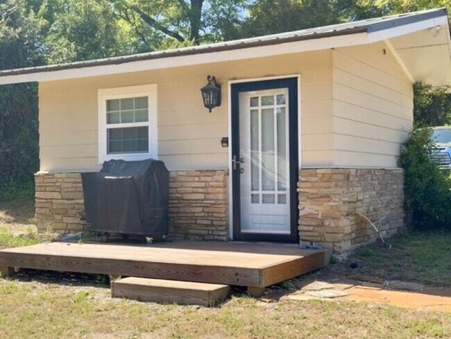 Building Photo - Single Family beauty in Greenville Sound