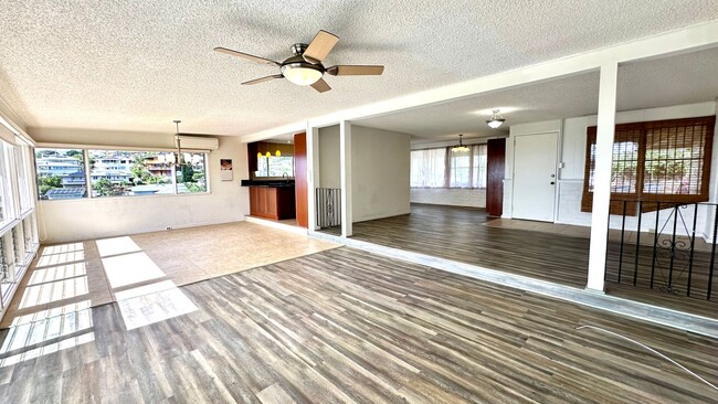 Building Photo - Available NOW - 3 Bedroom, 2 Bath, with a ...