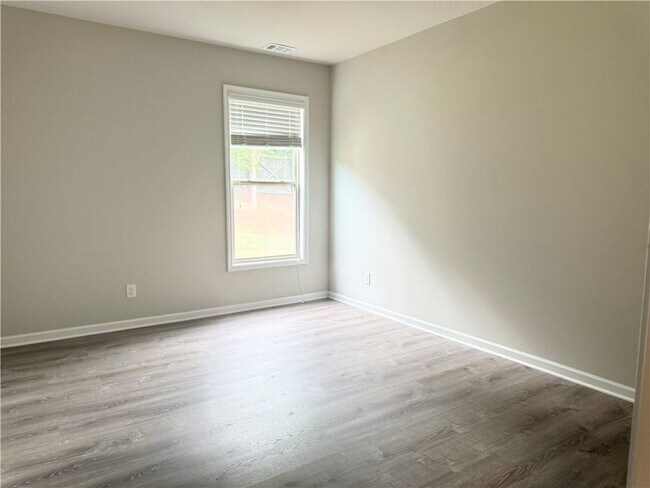 Building Photo - 2887 Regal Park Ct