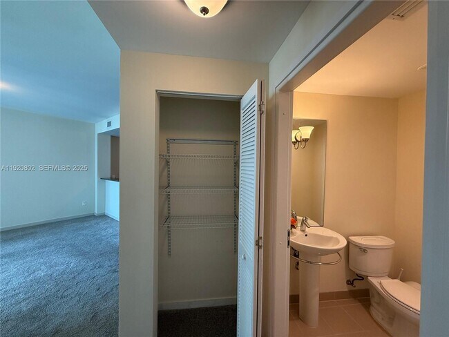 Building Photo - 300 S Biscayne Blvd