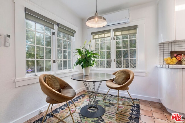 Building Photo - 2427 N Gower St