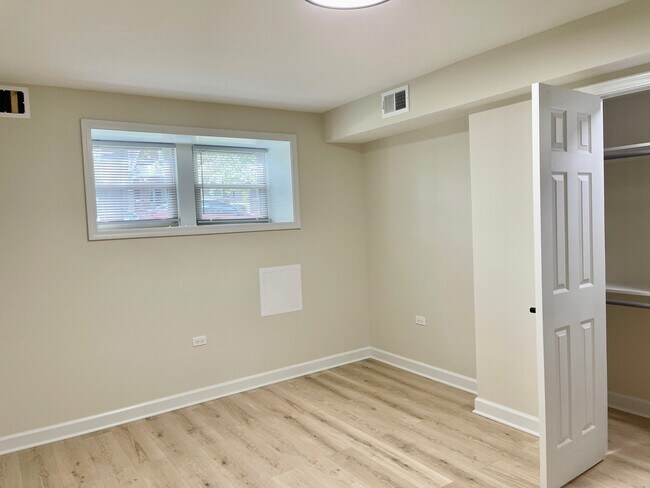 Building Photo - 4845 N Kostner Ave