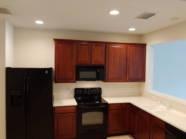 Building Photo - Wolf Creek Townhome