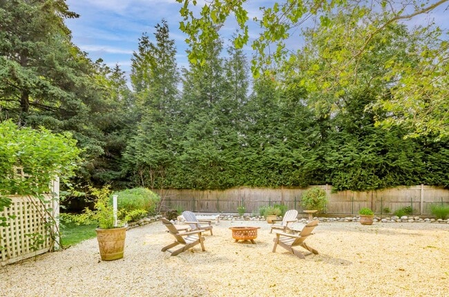 Building Photo - 2 Tims Trail