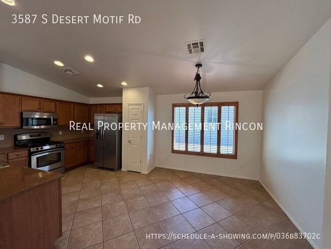 Building Photo - 3587 S Desert Motif Rd