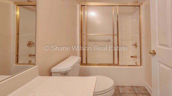 Building Photo - Spacious 3-Bed, 3-Bath Townhouse in Dalton