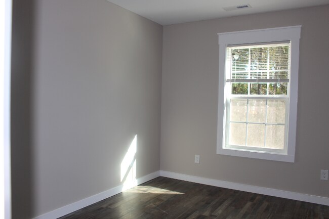 Building Photo - 109 Buster Ln