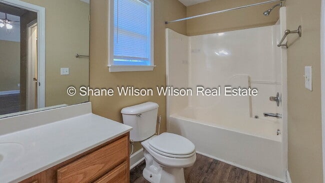 Building Photo - 110 2nd St