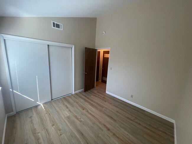 Building Photo - Wonderful Updated 2 Bedroom Home.