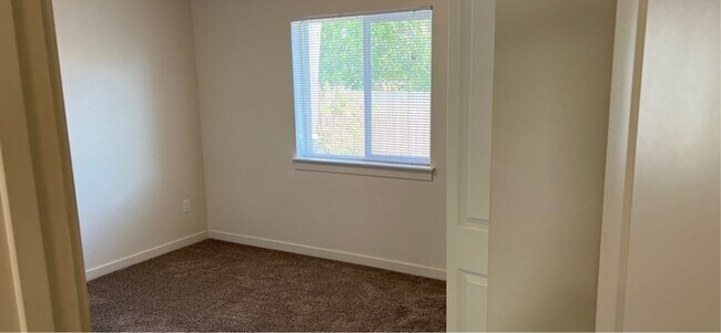 Building Photo - 2019 Locust St