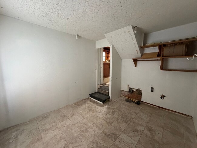 Building Photo - FOR RENT in Lafayette!