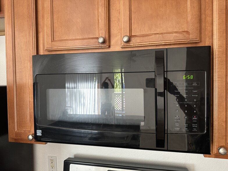 Microwave - 3695 Stevenson Blvd