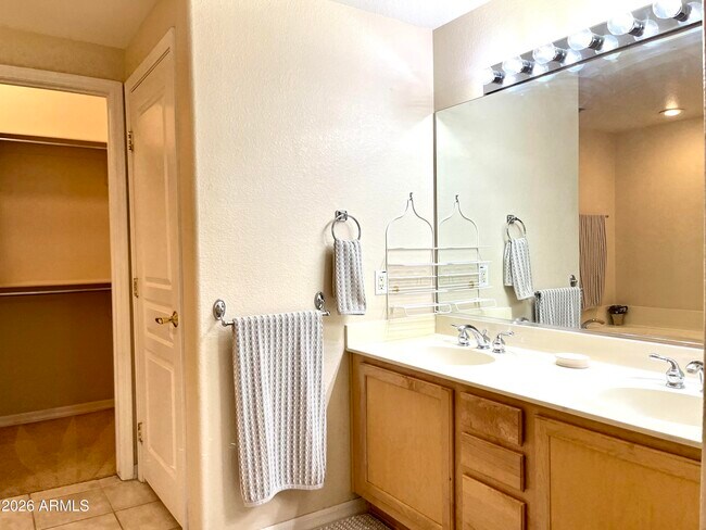 Building Photo - 15221 N Clubgate Dr