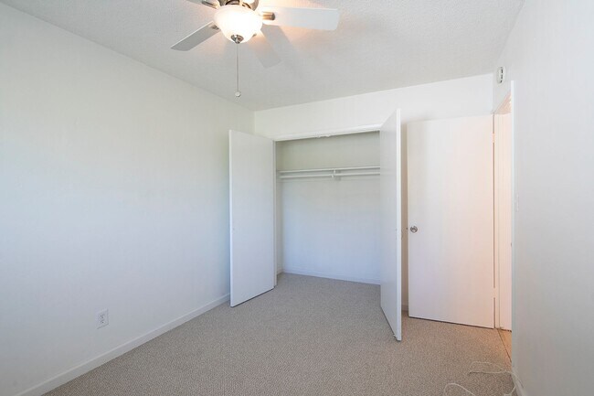 Building Photo - *OPEN HOUSE: 5/10 9-11AM* Large 2bd/1ba in...