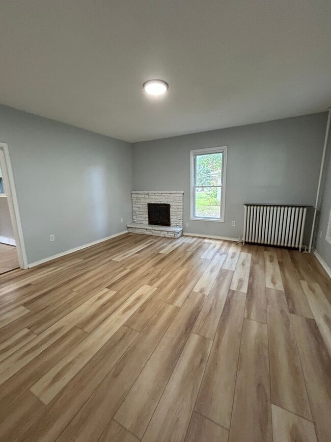 Building Photo - 207 7th Ave S