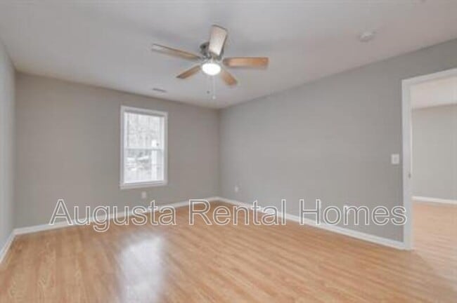 Building Photo - 102 Kelly Dr