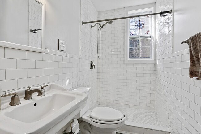 Building Photo - 21 Peachtree Memorial Dr NW