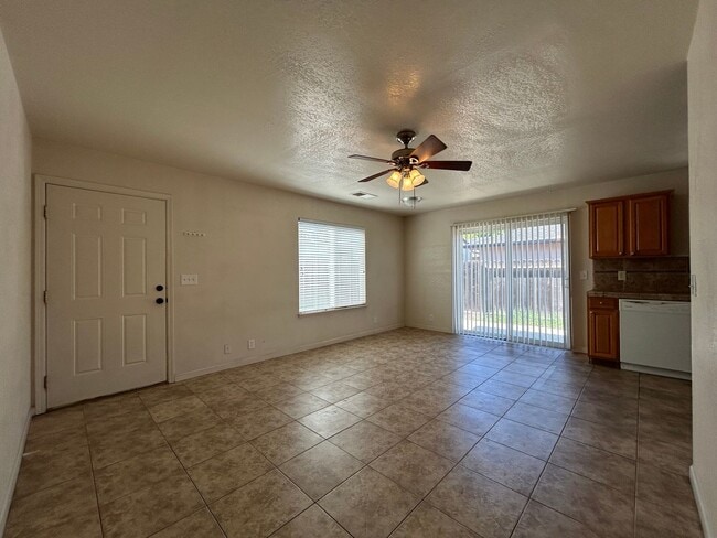 Building Photo - 2 Bedroom, 1 Bath ADU