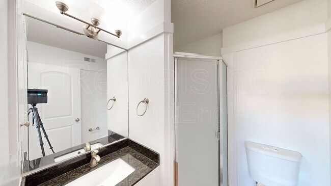 Building Photo - 827 Las Gallinas Ave