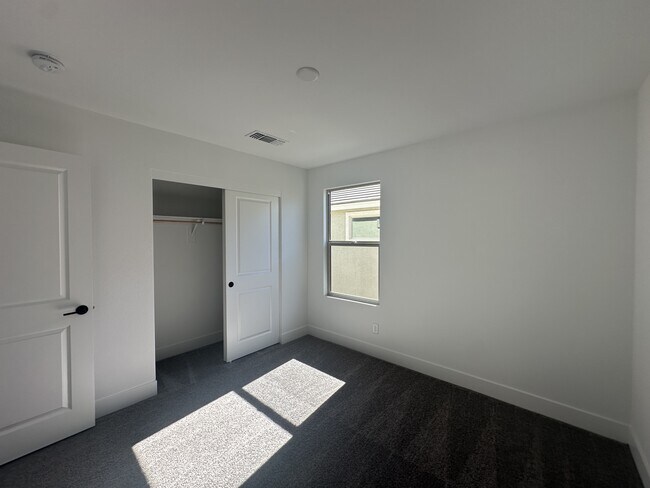 Building Photo - 10273 Digby Fine St