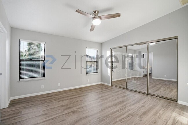 Building Photo - Unit