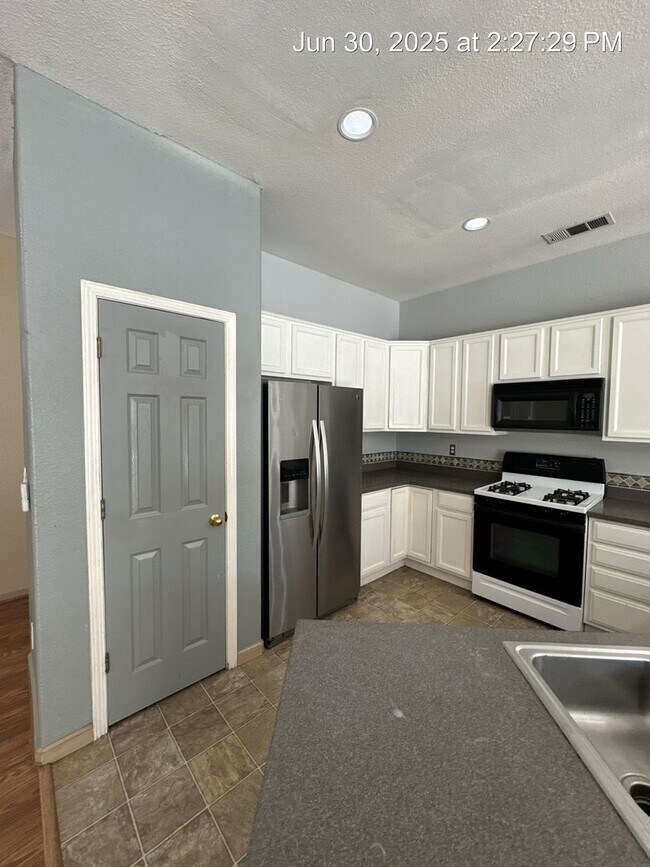 Building Photo - 3969