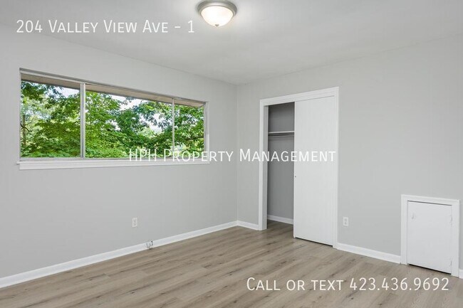 Building Photo - 204 Valley View Ave