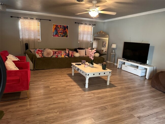 Building Photo - 10034 Westview Dr