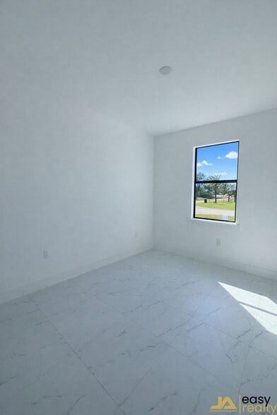 Building Photo - 1047 Jaguar Blvd