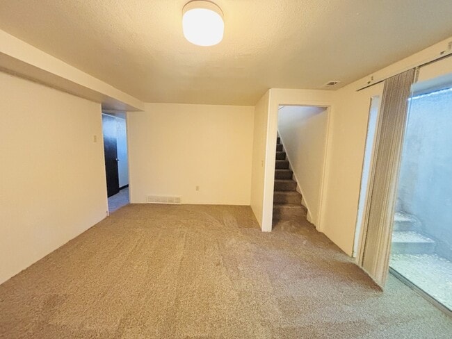 Building Photo - 1265 Crandall Ave S