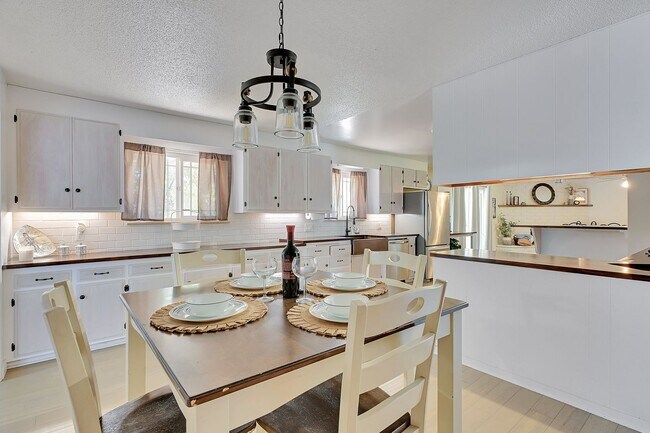 Building Photo - Modern Country Retreat on Half Acre in Gridley 3+ Bedrooms