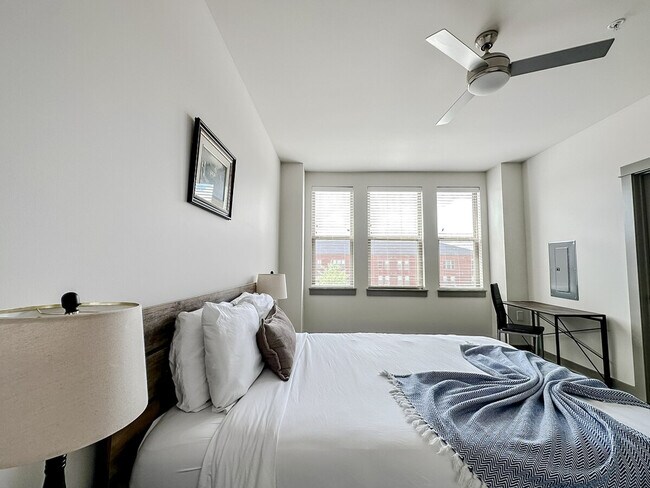 Building Photo - 111 E 4th St