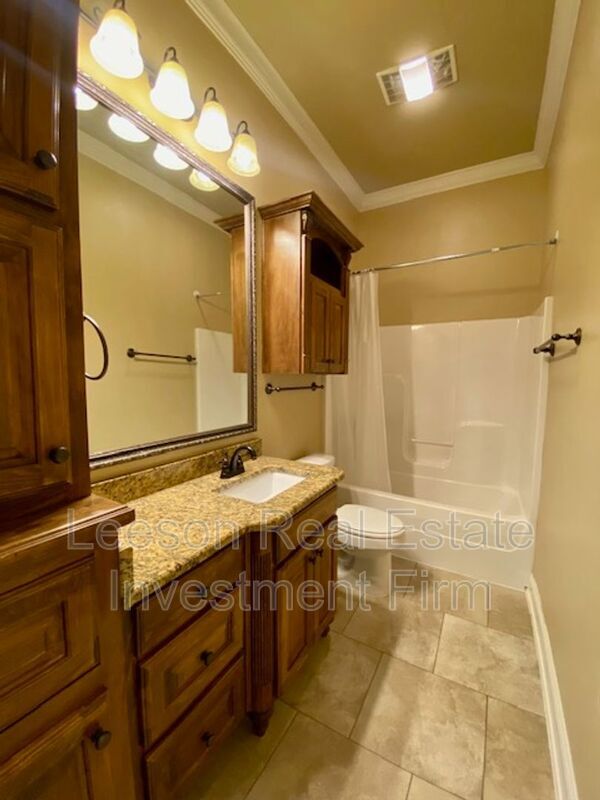 Building Photo - 632 Bitter Pecan Dr