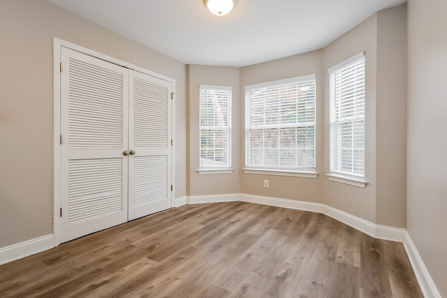 Building Photo - 6686 Pole Creek Dr