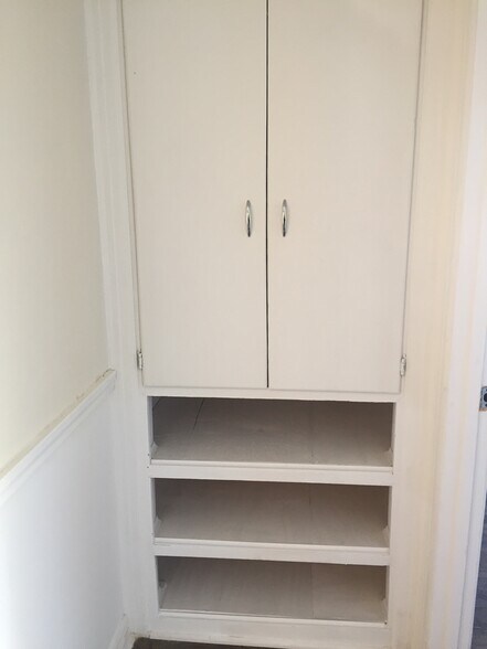 hall storage - 2223 N Gatewood Ave