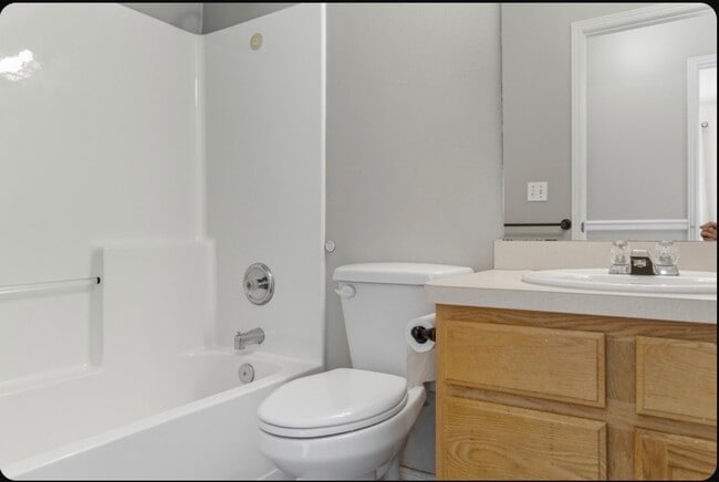 Building Photo - 909-1520 1520 N Cir