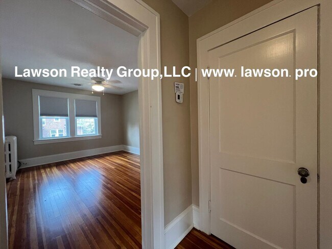 Building Photo - 1733 Maiden Ln SW