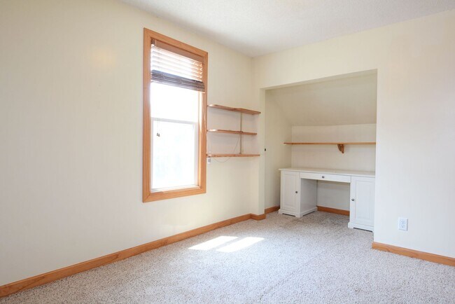 Building Photo - Charming 3-Bedroom, 2-Bath Home in St. Paul