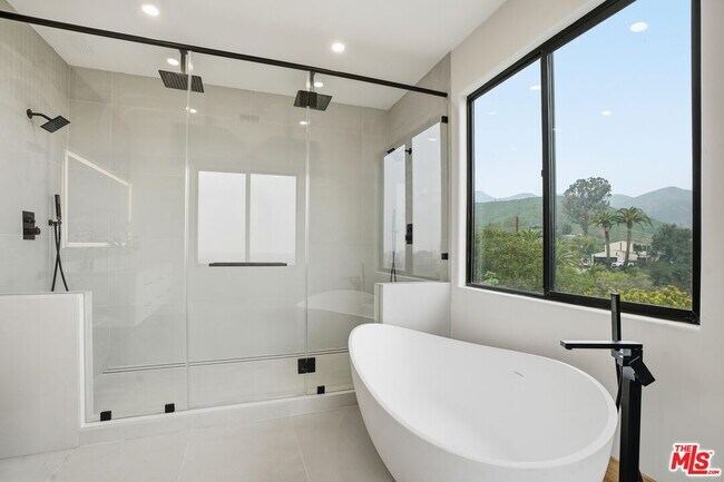 Building Photo - 1036 El Medio Ave