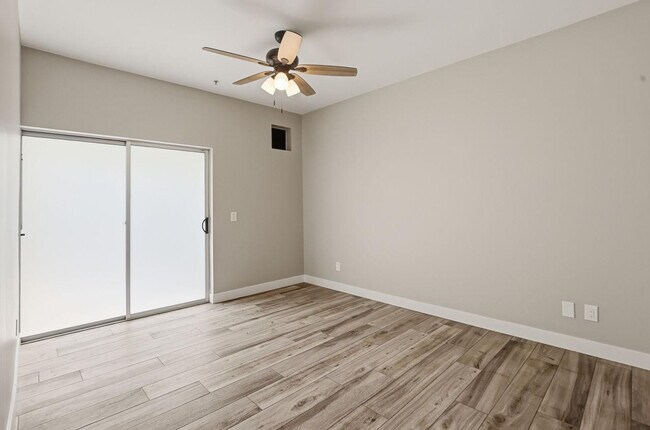 Building Photo - 1111 W University Dr
