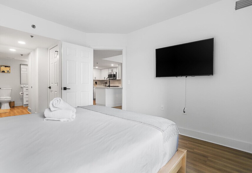 Building Photo - 1221 S Eads St